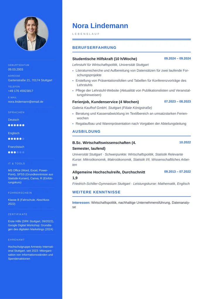 Muster-Lebenslauf einer Studentin für ein Pflichtpraktikum: einseitiges modernes Layout mit Hochschulstudium Wirtschaftswissenschaften, studentischer Hilfskraft-Stelle, Ferienjob, relevanten Kursen, IT- und Sprachkenntnissen sowie Ehrenamt