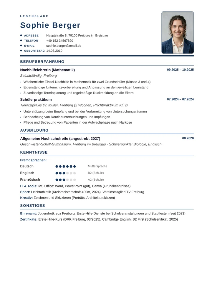 Muster-Lebenslauf einer Schülerin: übersichtliches einseitiges Layout mit aktueller Schule und angestrebtem Abschluss, Schülerpraktikum in einer Tierarztpraxis, Nachhilfe-Nebenjob, Ehrenamt beim Jugendrotkreuz und Kenntnissen