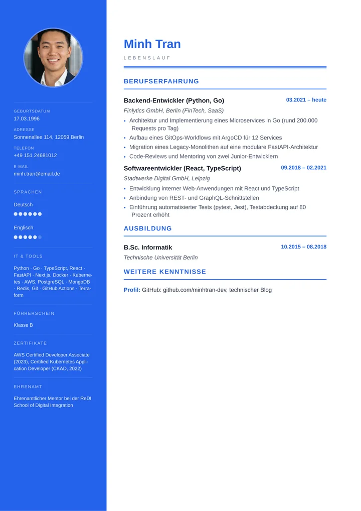 Muster-Lebenslauf eines Softwareentwicklers: modernes Layout mit Berufserfahrung als Backend-Entwickler, Tech-Stack, Projekten mit Kennzahlen, Studium Informatik und Zertifikaten